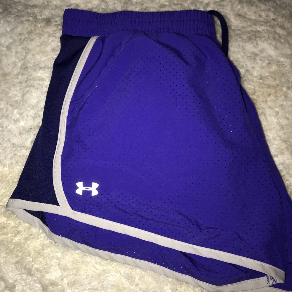 • UA shorts •
